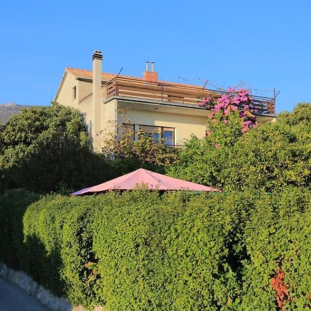 Apartments With A Parking Space Kastel Luksic, Kastela - 13734 Luaran gambar