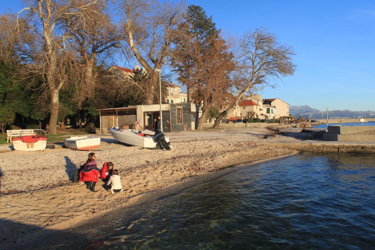 Apartments With A Parking Space Kastel Luksic, Kastela - 13734 Luaran gambar