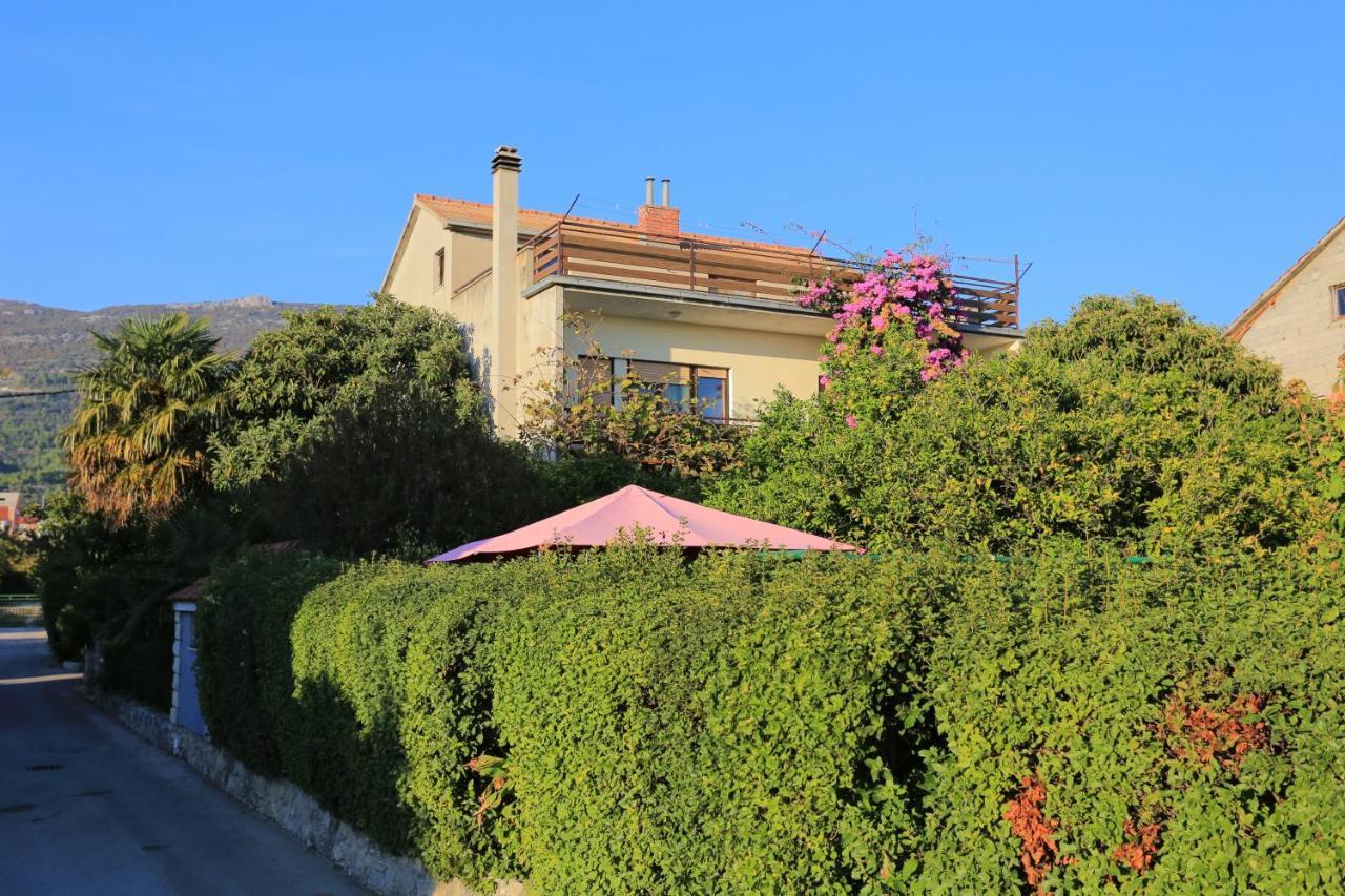 Apartments With A Parking Space Kastel Luksic, Kastela - 13734 Luaran gambar