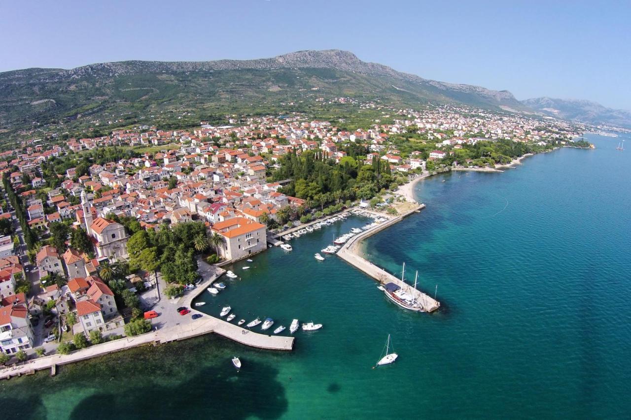 Apartments With A Parking Space Kastel Luksic, Kastela - 13734 Luaran gambar